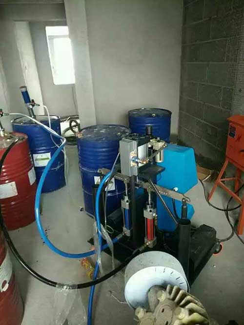 防腐用什么設(shè)備施工效率高質(zhì)量好?(圖2) 聚脲防水噴涂施工