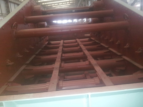 聚脲材料防腐能力強(qiáng)用什么設(shè)備施工?(圖2) 礦機(jī)聚脲耐磨工程