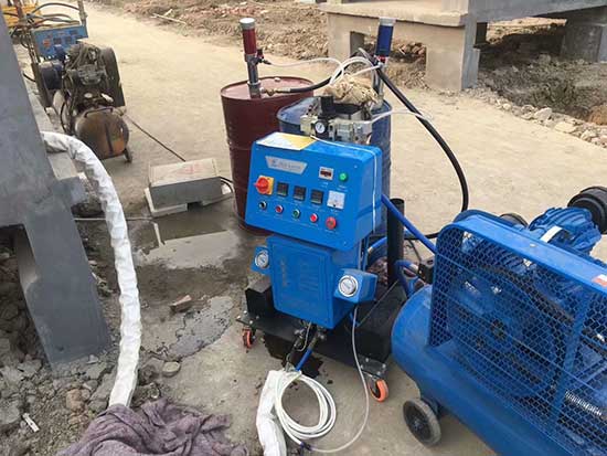 不規(guī)則物體聚氨酯噴涂機(jī)(圖1) Q2600聚氨酯噴涂機(jī)移動(dòng)房噴涂施工