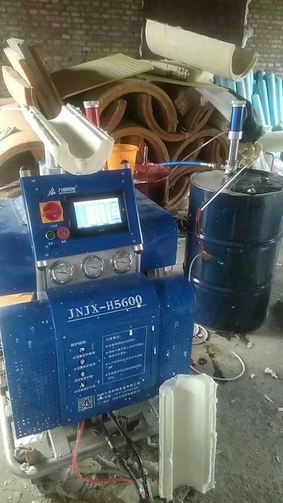 預制型硬質保溫瓦殼管發(fā)泡機(圖1) H5600系列預制型硬質保溫瓦殼管發(fā)泡機