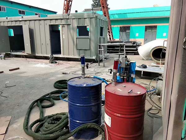 住人集裝箱保溫材料聚氨酯噴涂填充怎么樣(圖1) 住人集裝箱保溫材料聚氨酯噴涂填充怎么樣