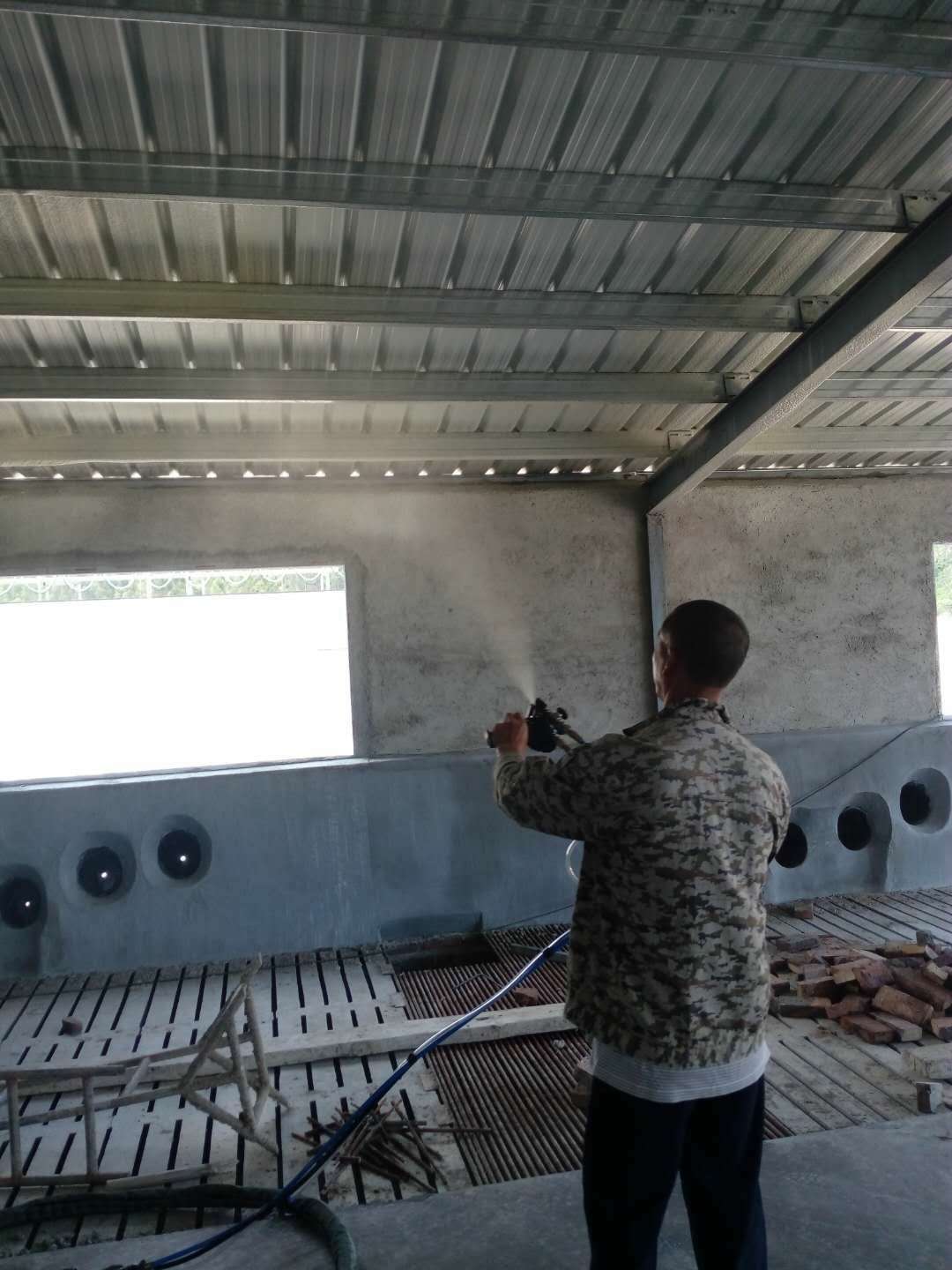 小雞幼苗養(yǎng)殖場保溫房聚氨酯噴涂保溫好不好(圖1) 小雞幼苗養(yǎng)殖場保溫房聚氨酯噴涂保溫