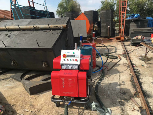 四川聚氨酯噴涂機(jī)(圖1) 紅色H5600噴聚氨酯的機(jī)器